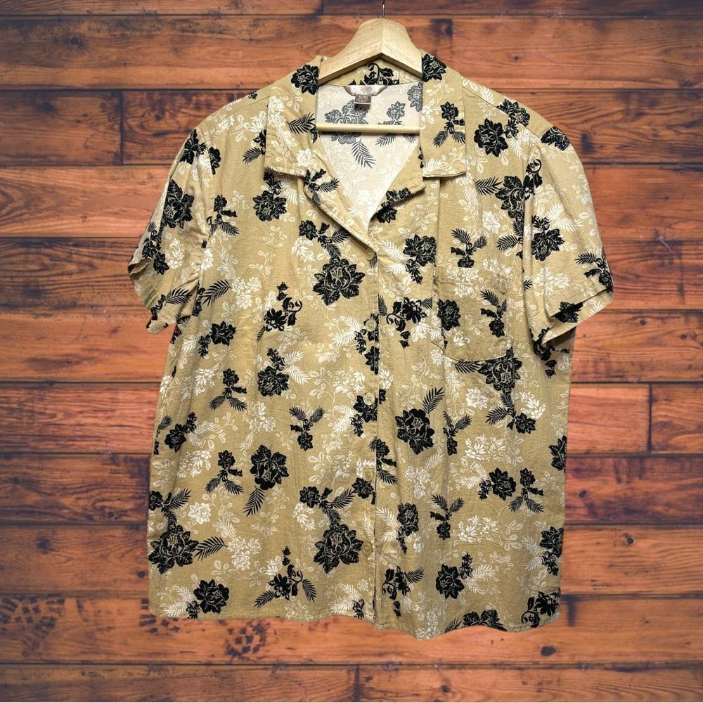 5 for $25🔥White Stag Tan Floral Button Front Shirt XL (16-18)